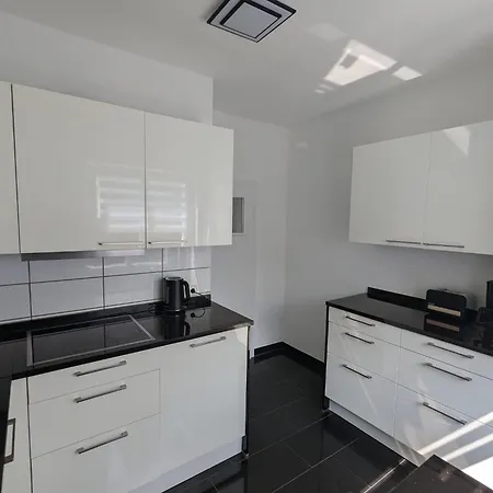 Grosse Frisch Renoviert In Bester Lage *