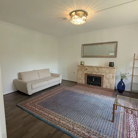 Grosse Frisch Renoviert In Bester Lage