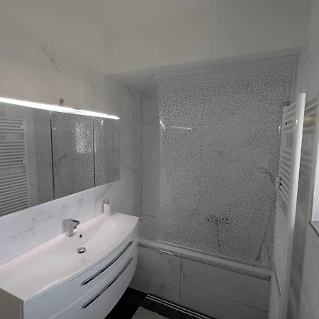 아파트 Grosse Frisch Renoviert In Bester Lage